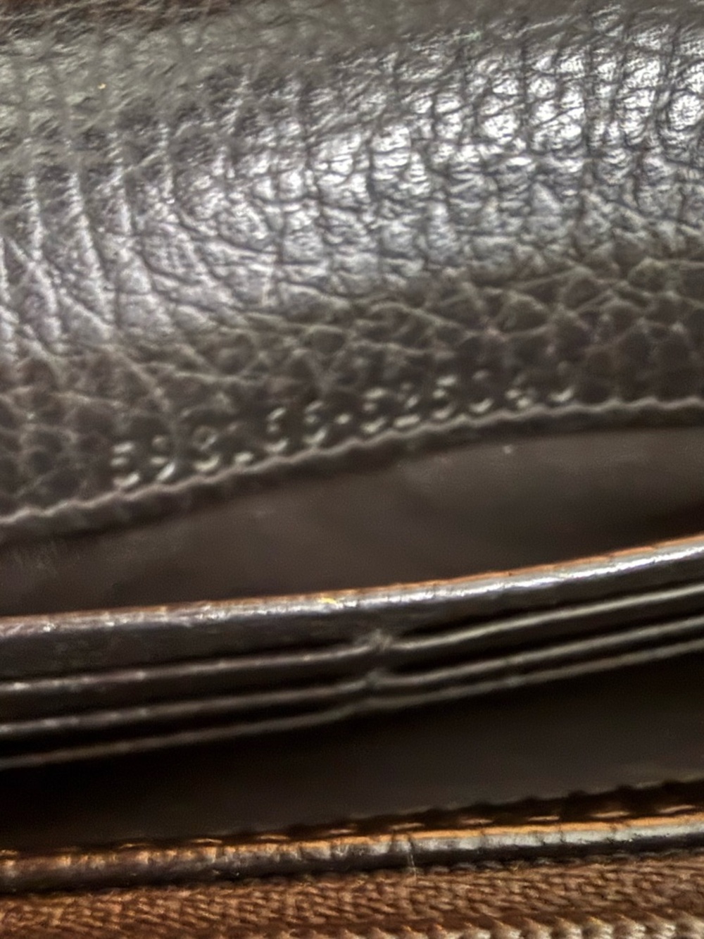 Gucci Black Leather Wallet with Gold Interlocking G - Picture 14 of 16